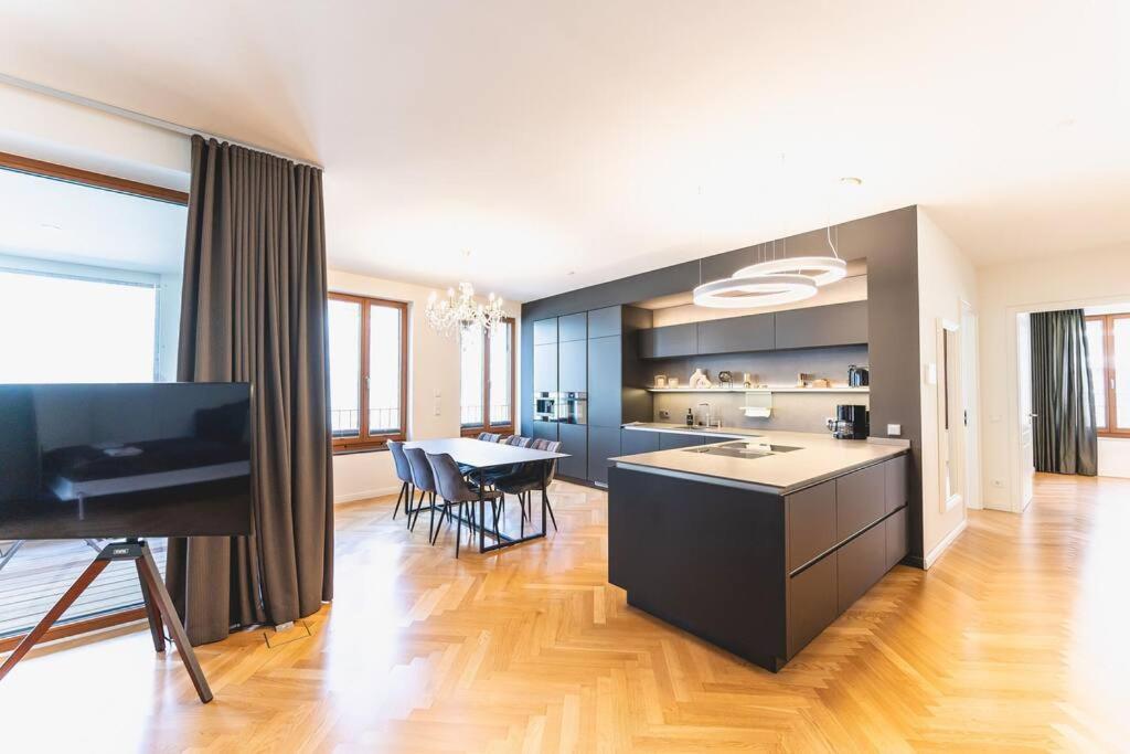 Tip! Erstklassiges 120 Qm Apartment Am Neumarkt Dresden Buitenkant foto